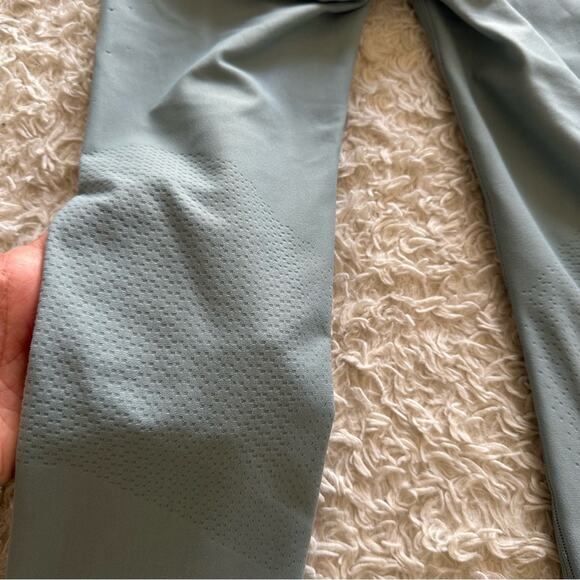 Lululemon Zoned In Tight 27” *Envelope Pocket Blue Cast size 4 - Picture 11 of 14